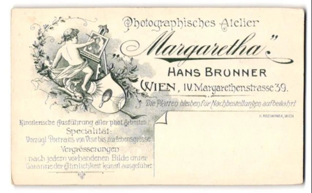 Fotografie Hans Brunner, Wien, Margarethenstrasse 39, Putte als Kunstmaler malt