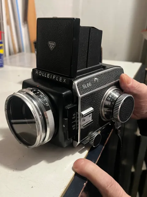 Rollei Rolleiflex SL66 mit Carl Zeiss Planar 1:2,8 / 80 mm Kamera + Magazin