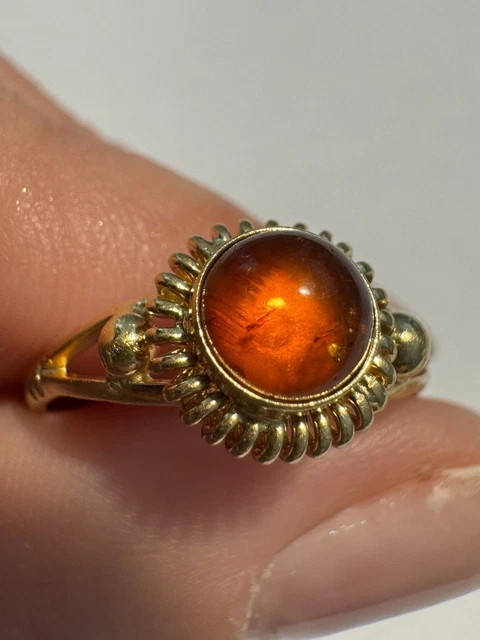 Bague Or 18 Carats Avec Rubis Ovale - Poids 4,03 G - T51/52 - Occasion