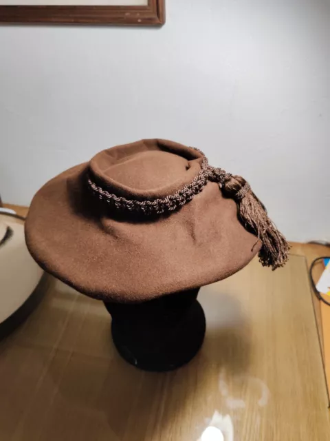 Ancien Chapeau De Dame Marque MADO En Feutre