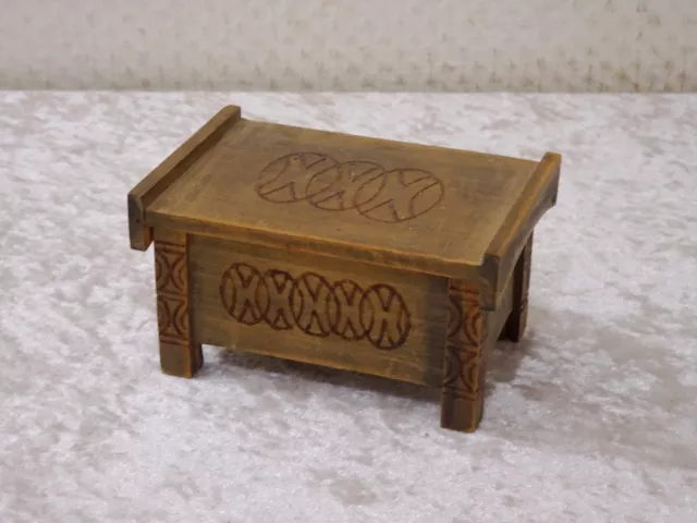 cNS8MP - Small Wood Little Box Casket Box - Vintage - 10 CM