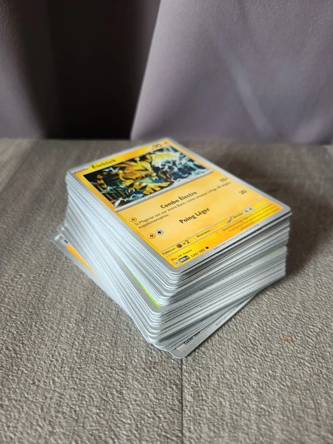 Lot De 300 Cartes Pokémon Officielles Françaises - 5 X 60 Cartes Non Gradées, état Near Mint Ou Mieux