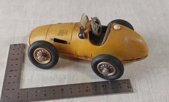 JOUETS anciens marque MEMO voiture de course ref 708 en metal