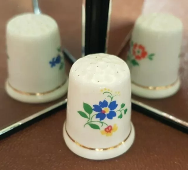 Fine bone china thimble - Flowers - Great condition - No makers stamp.