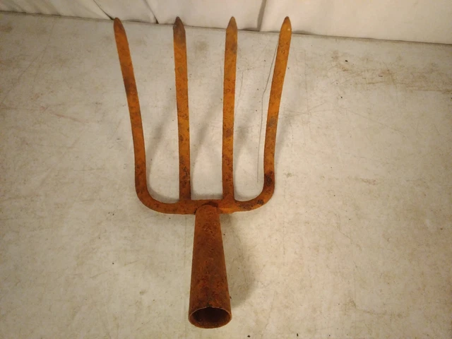 VINTAGE 4 TINE Prong Pitch Fork Head Rustic Decor Tool Farmhouse