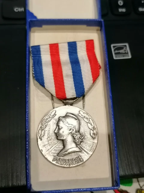 Médaille D'Honneur Des Chemins De Fer 1968 - Insigne Décoration Française Vintage