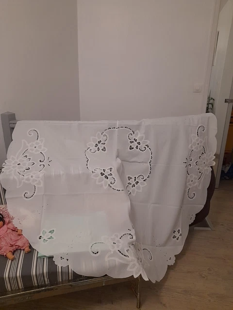 Napperon broderie Richelieu fleurs en toile - Le Grenier de Lisette