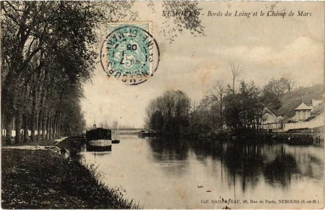CPA Nemours Bords du Loing et le Champ de Mars FRANCE (1301294)