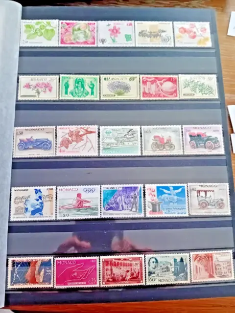 Lot de 25 timbres Monaco (Lot 31) - Non oblitérés mais sans gomme Etat Correct