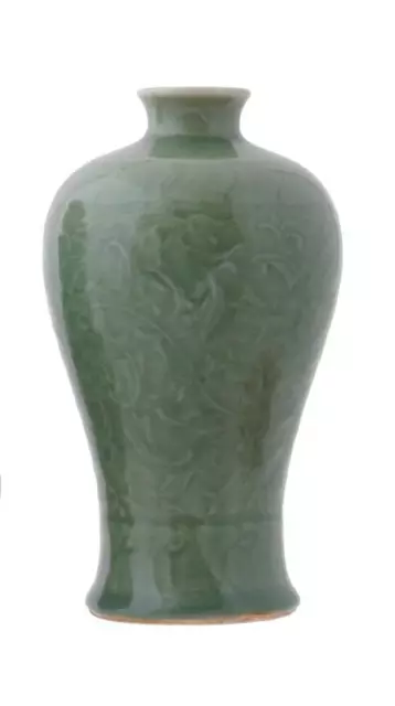 ⭕️Fine 19th Century Chinese Celadon Vase, Etched Floral Design