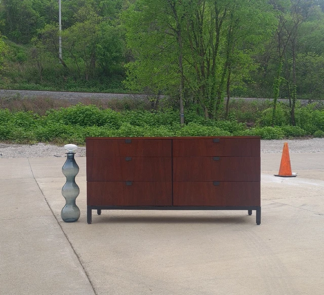 Milo Baughman 1960s Directional Gallery 1 Walnut Dresser Credenza Chest MCM Milo Baughman 1960s Directional Gallery 1 Walnut Dresser Credenza Chest MCM