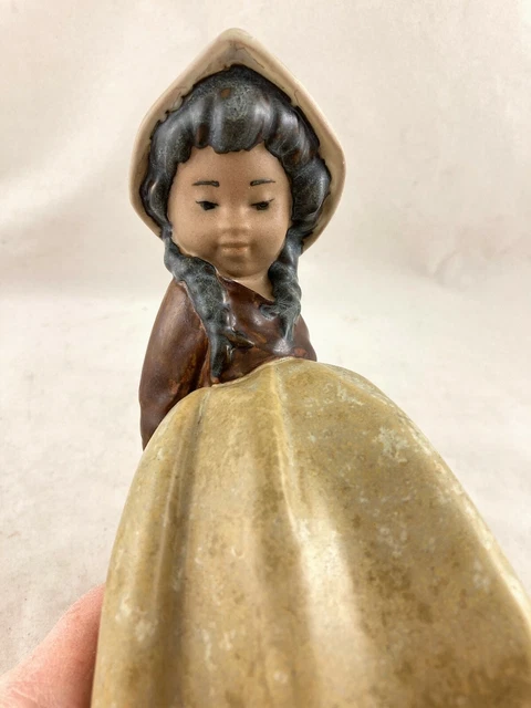 Vintage LLADRO ""LONELY"" #2076, MÄDCHEN HÄNDE HINTER RÜCKEN - FEINZEUGFINISH 1999 ausverkauft