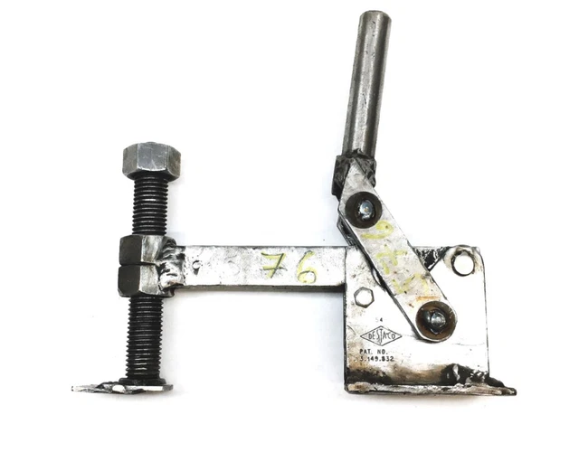 Destaco Square Spindle Vertical Hold Down Action Toggle Clamp 3-149-832 USED