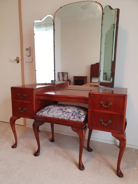 Queen Anne Antique Dressing Table with Mirror