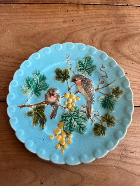 assiette ancienne N56 barbotine oiseau