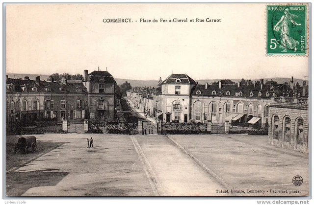 55 COMMERCY - place du fer a� cheval et rue carnot ---
