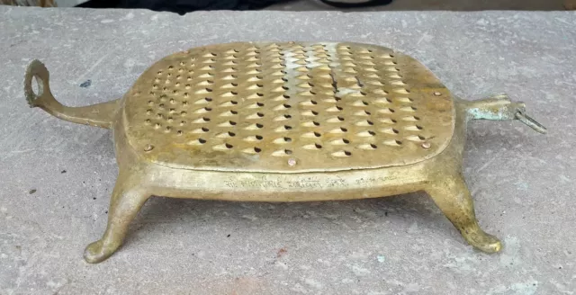 1920 Vintage Hecho a Mano Tortuga Forma Cheese Vegetable Grater Latón Decorativa