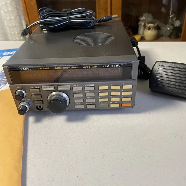 YAESU FRG9600 VHF/UHF Wideband Receiver 60905 MHz RADIO W/Manual
