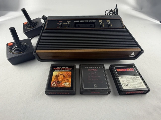 Console de jeux vidéo Atari 2600 Atari VCS, pour la vidéo Système informatique avec jeu Space Invaders classic 80's jouet pour enfants Photo Stock - Alamy