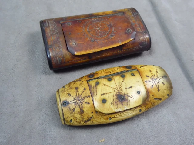 Lot de 2 JOLIES TABATIERES anciennes, décor ciselé.