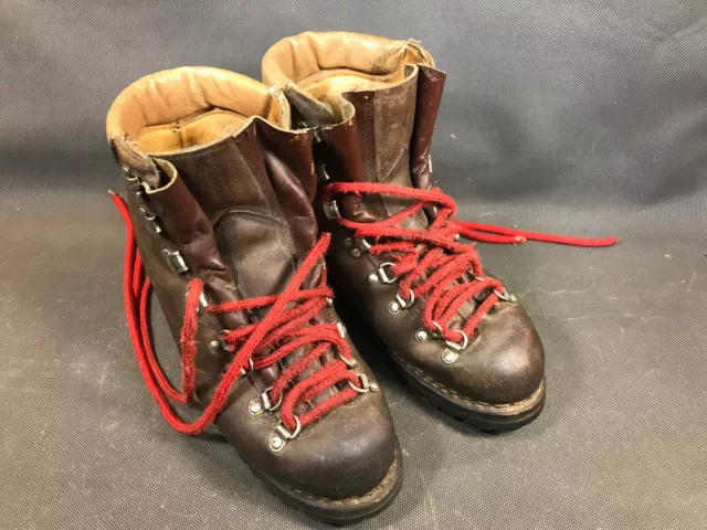 Anciennes chaussures de randonnée en cuir Grande Course Grenoble 41 vintage