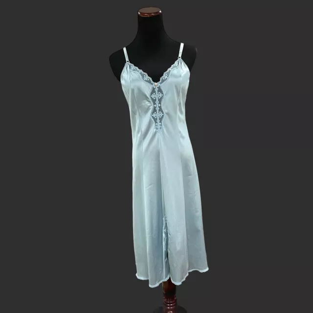 JC Penney Dusty Blue Short Nylon Gown Blue Lace Rose Detail Romantic Summer VTG