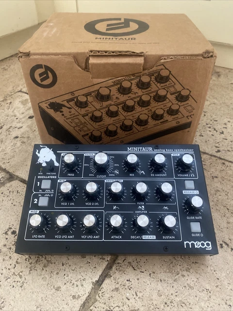 moog MINITAUR analog bass synthesizer BOXED with power supply EXCELLENT
