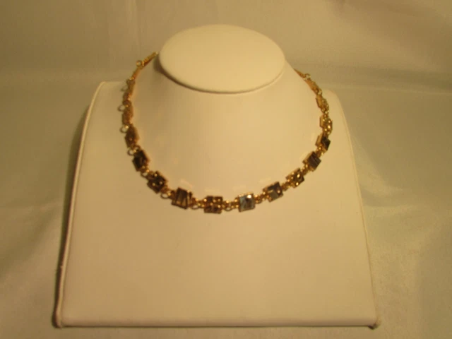 Collier Vintage Biche De Bère - Métal Doré Avec Cabochon Marron, Très Bon état, Style Rétro