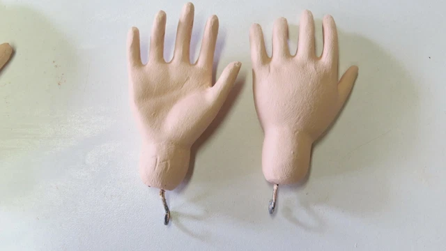 Mains pour poupées anciennes SFBJ Taille 3 Antique doll hands