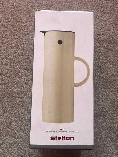 Brocca sottovuoto danese Stelton EM77. Nuovo, inutilizzato, in scatola originale. Giallo senape