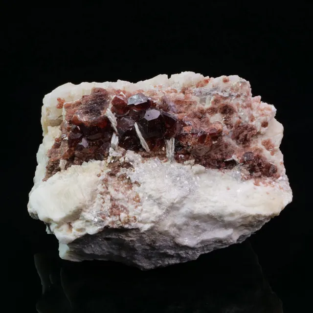 GRENAT var. SPESSARTINE & MUSCOVITE - Shigar, Gilgit-Baltistan, Pakistan