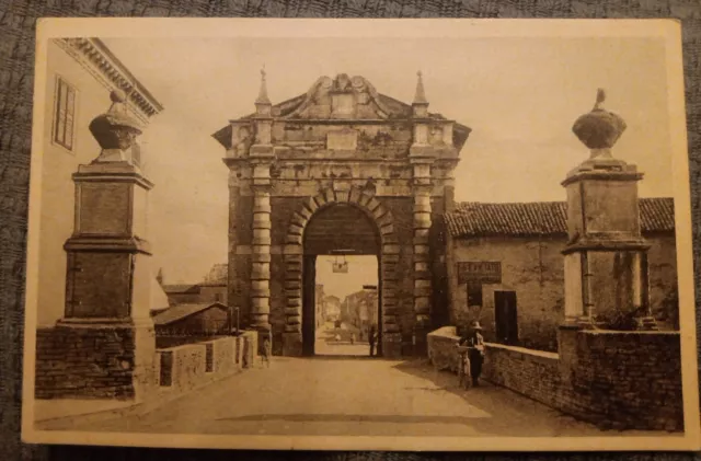 Ravenna Porta Serrata Animata Bicicletta Ed Lavagna Bella