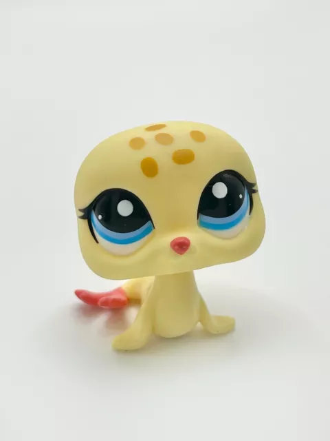 Hasbro Littlest Pet Shop Seal Sea Lion Blue Eyes Yellow Tan #1561