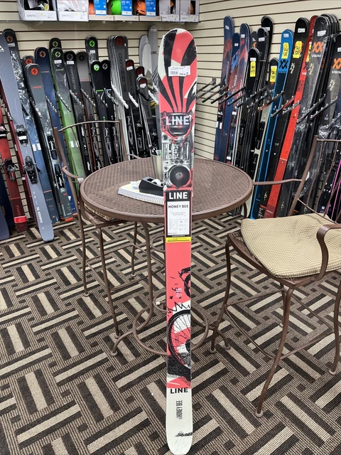Line Honey Bee 166 cm 22/23 Freestyle Twin Tip Park Ski Line Honey Bee 166 cm 22/23 Freestyle Twin Tip Park Ski