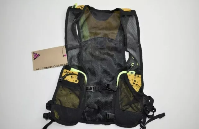 New Rare Nike ACG Hydration Race Vest S/M Yellow/Black NRLB0912SM New Rare Nike ACG Hydration Race Vest S/M Yellow/Black NRLB0912SM