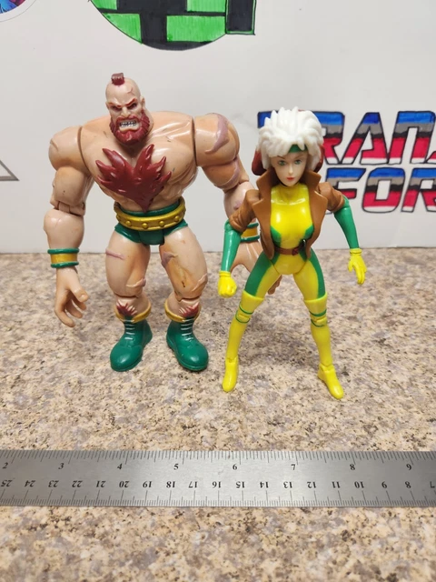 Marvel toy biz Xmen  vs Street Fighter  ROGUE  ZANGIEF Marvel CAPCOM  X-men