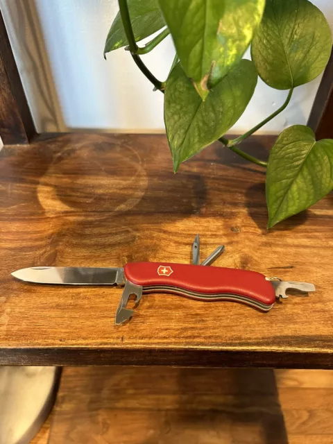 Victorinox Adventurer Red Large Swiss Army Knife  111mm 2 Layers Slide Lock(T50)