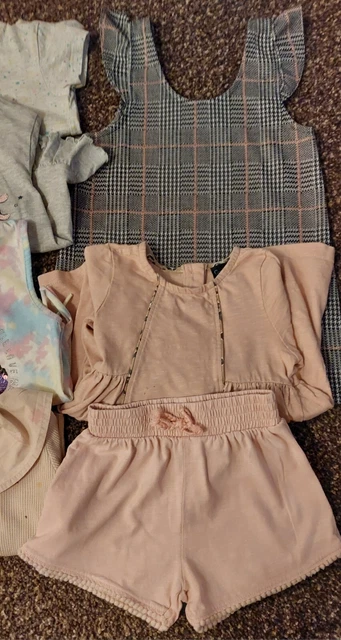 Pacchetto di vestiti per ragazze. Età 3-4 anni. 1 abito, 5 top e 1 pantaloncini 3