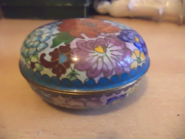 Old Vintage Chinese Oriental Cloisonne Bowl Pot & Lid Metal Enamel Chrysanthemum