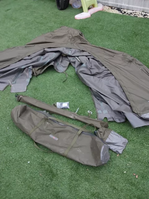 Trakker Tempest 100 Brolly Aquatexx Ev Social Cap Carp Fishing Gear Setup