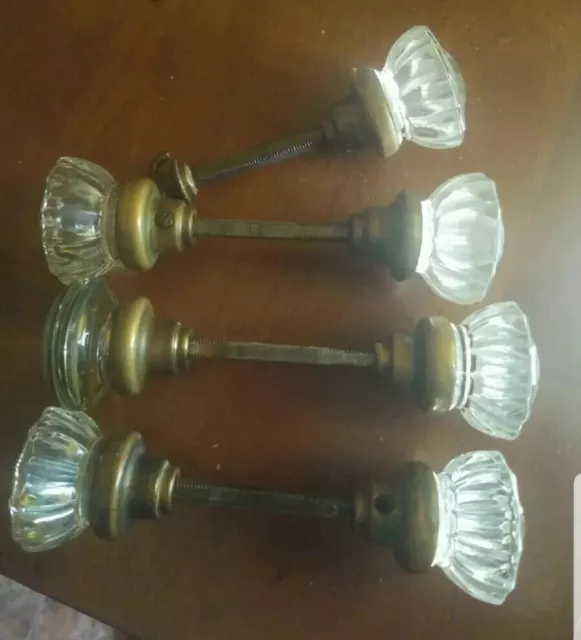 Boutons de porte antiques nervurés en verre transparent vintage et plaques faciales