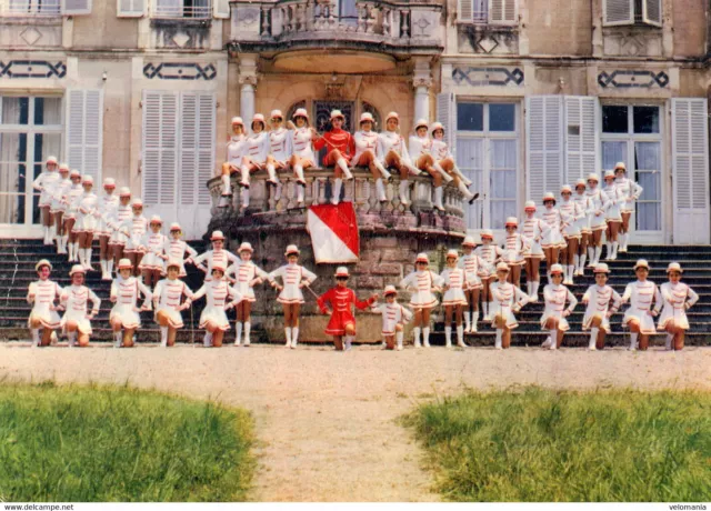 S7398 cpm 58 Groupe de Majorettes de Varennes Vauzelles
