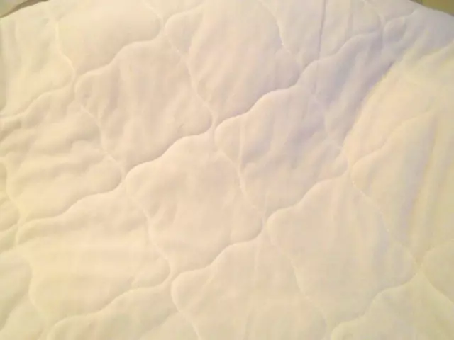 Almohadilla de colchón impermeable blanca acolchada de bolsillo profundo completo sin marca