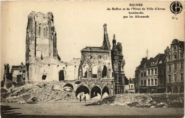 CPA AK Militaire - Arras - Ruines du Beffroi et de l'Hotel de Ville (697407)