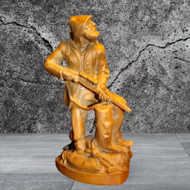EARLY 20th CENTURY HAND CARVED GERMAN BLACK HUNTER SCULPTURE