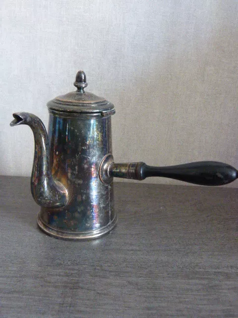 Ancienne chocolatière ou cafetière en métal  avec poignée , C. BALAINE(ch)