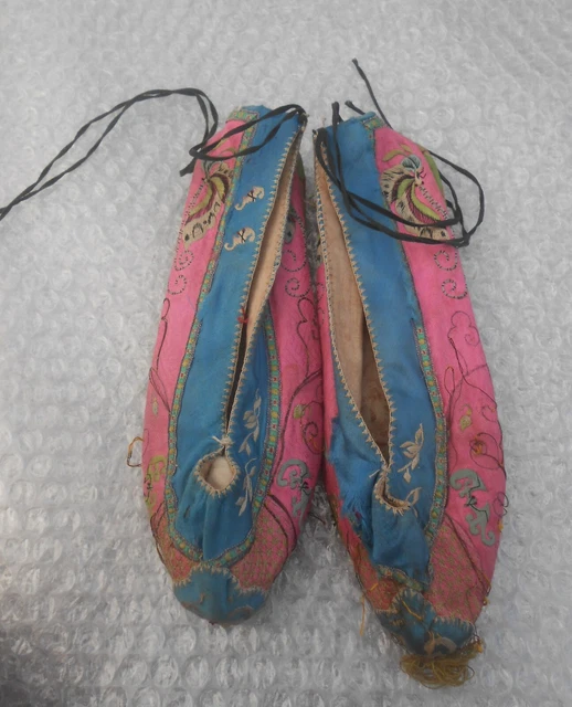 Ancienne paire de chaussures chinoise d'époque fin XIXème
