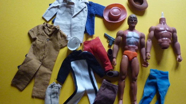 Lot vintage jouets et vêtements anciens Mattel pour Big Jim