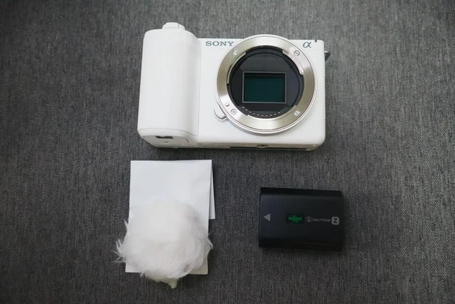 お値下げ。SONY ZV-E10Y white Sony ZV-E10 Mirrorless Camera (Body Only) White by Sony at