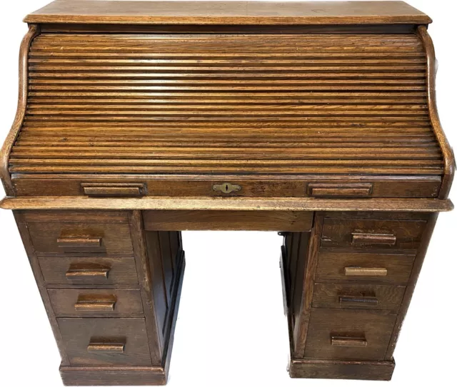 Lovely Oak Roll Top Antique Desk - 8 drawers and middle drawer.